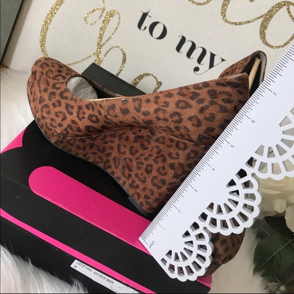 ❌SOLD❌ BNEW! Michael Antonio “Avalon” Leopard Wedge - Picture 5 of 8